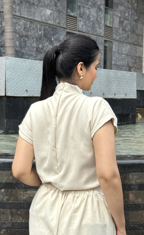 Rooshy beigehih neck tops