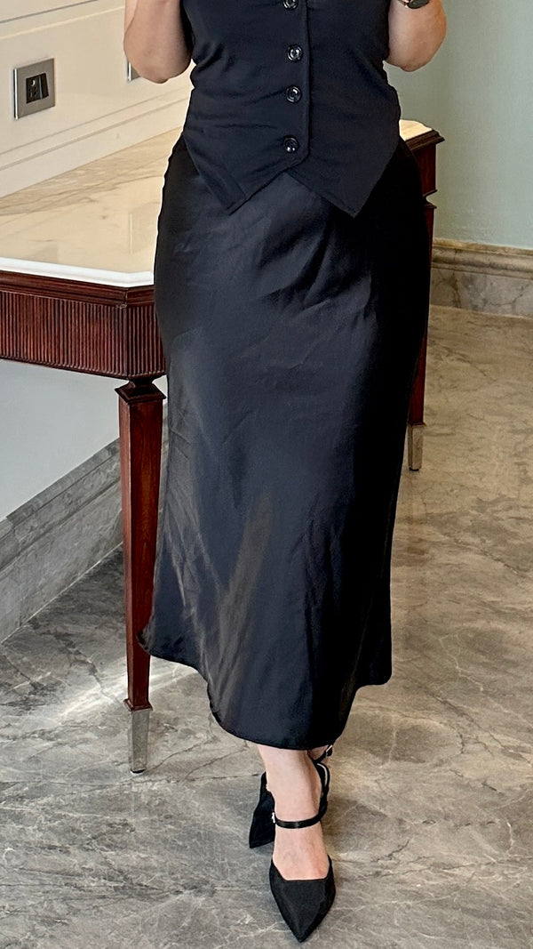 Rooshy black solid satin A line long skirt