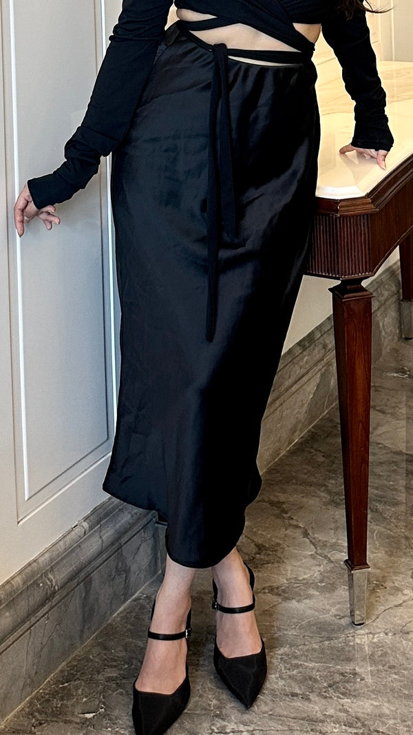 Rooshy black solid satin long skirt